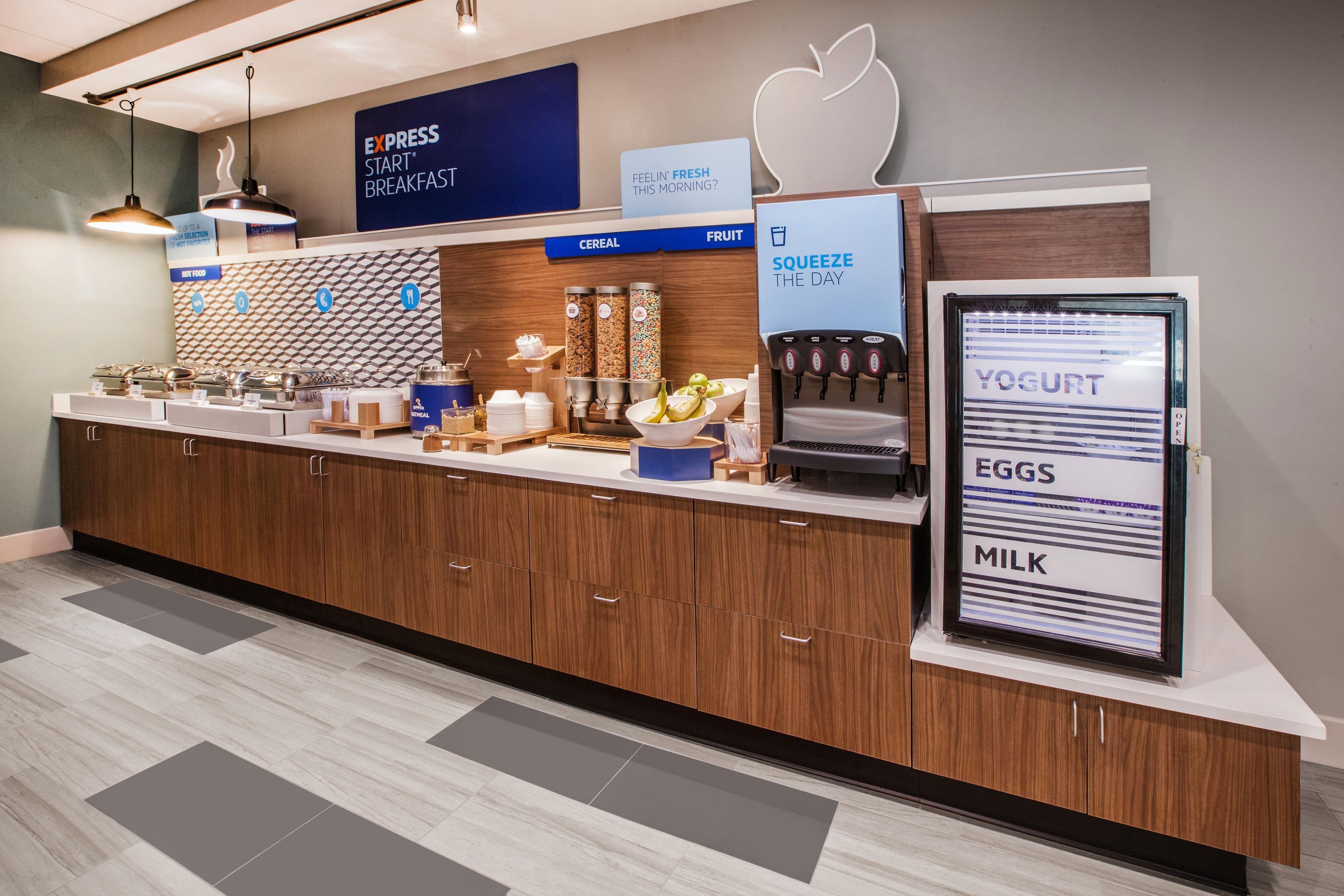 Holiday Inn Express & Suites Pueblo By Ihg Esterno foto