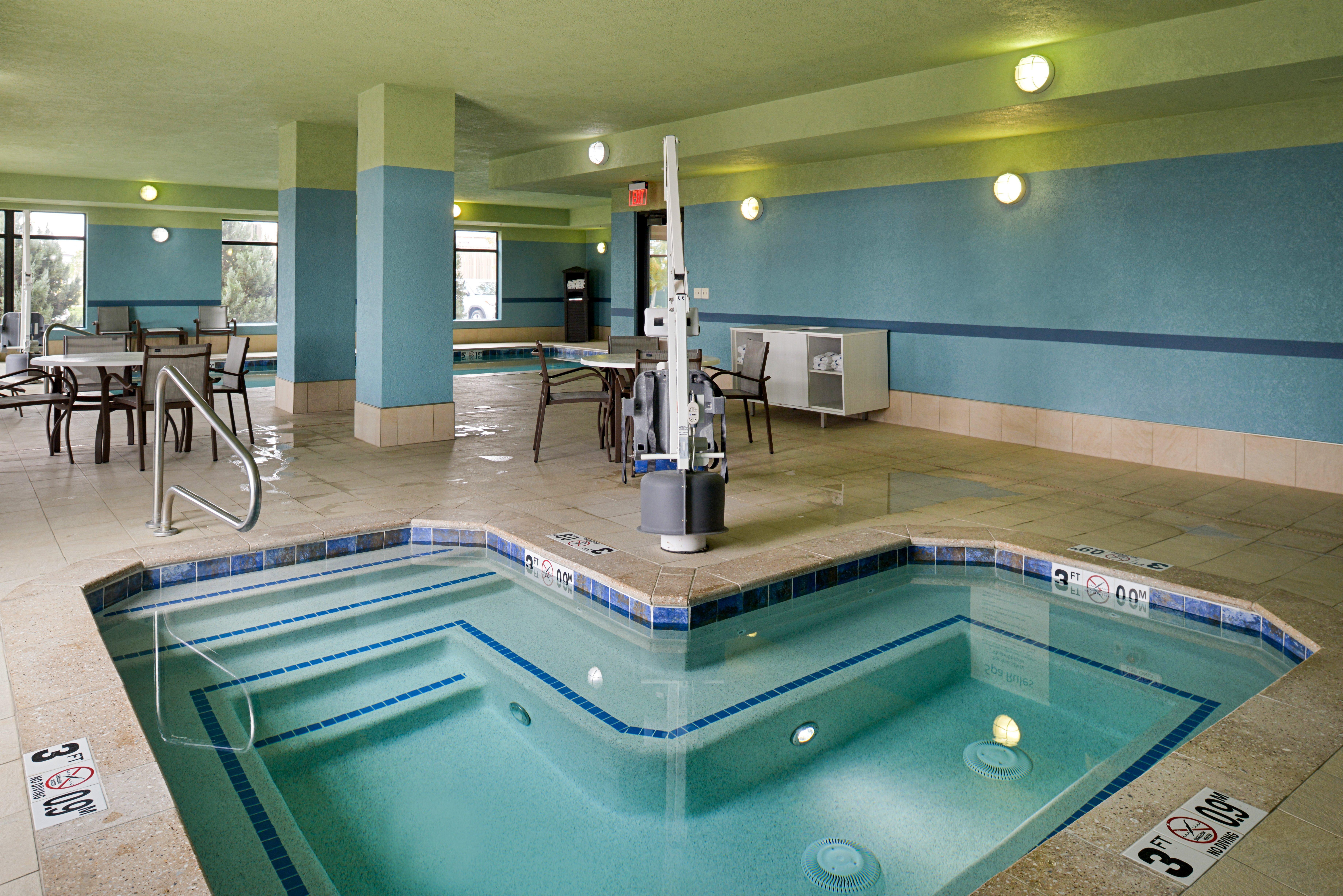 Holiday Inn Express & Suites Pueblo By Ihg Esterno foto
