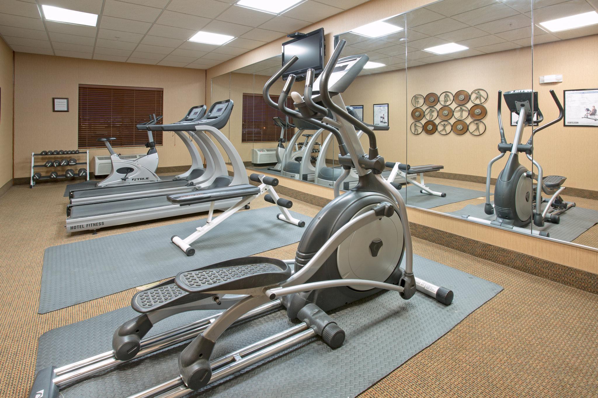 Holiday Inn Express & Suites Pueblo By Ihg Esterno foto