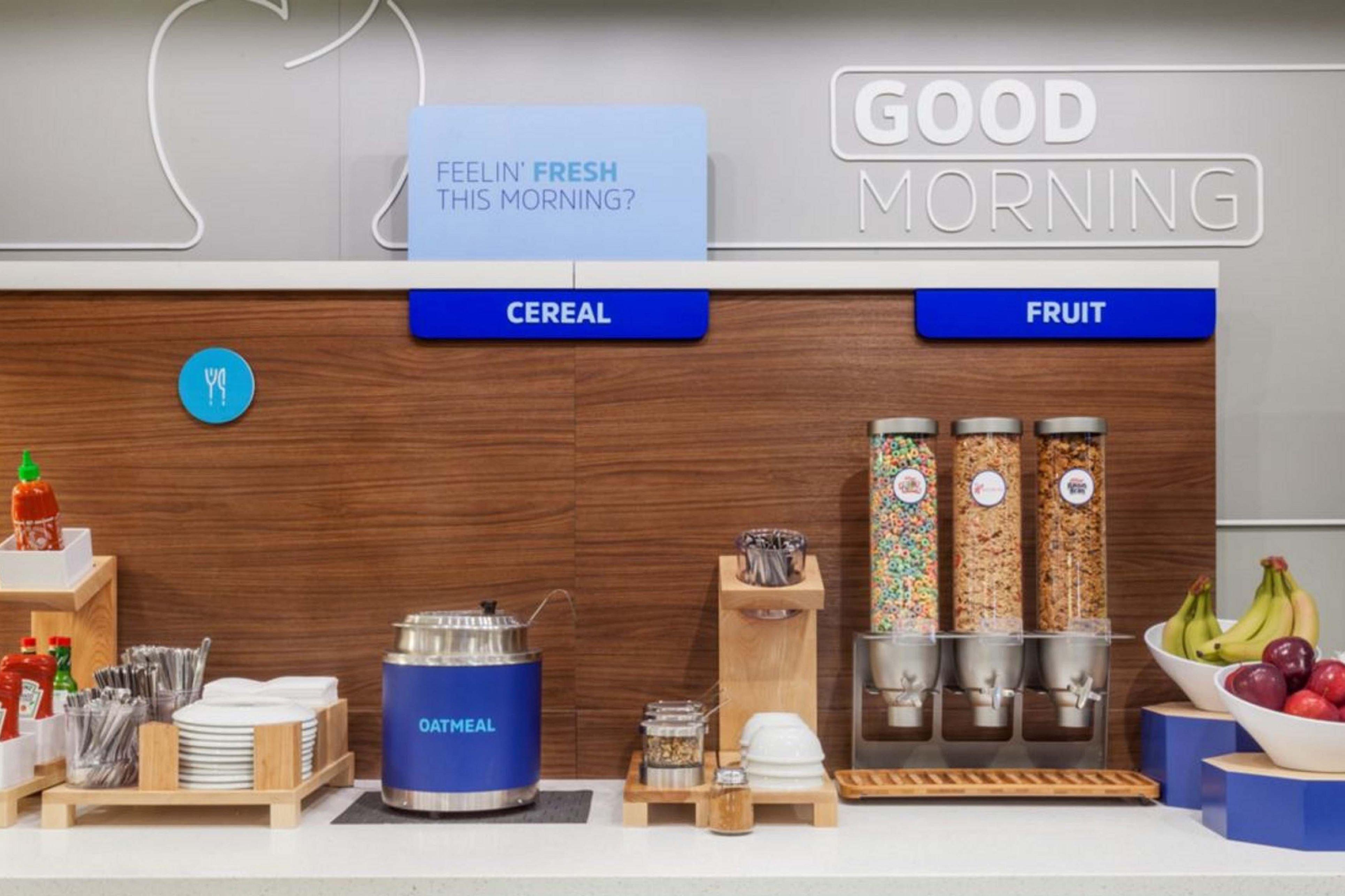 Holiday Inn Express & Suites Pueblo By Ihg Esterno foto
