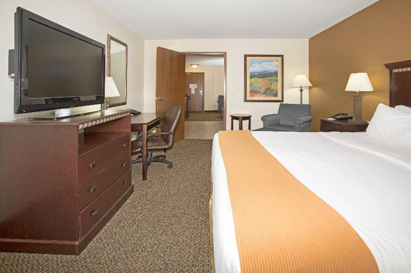 Holiday Inn Express & Suites Pueblo By Ihg Esterno foto